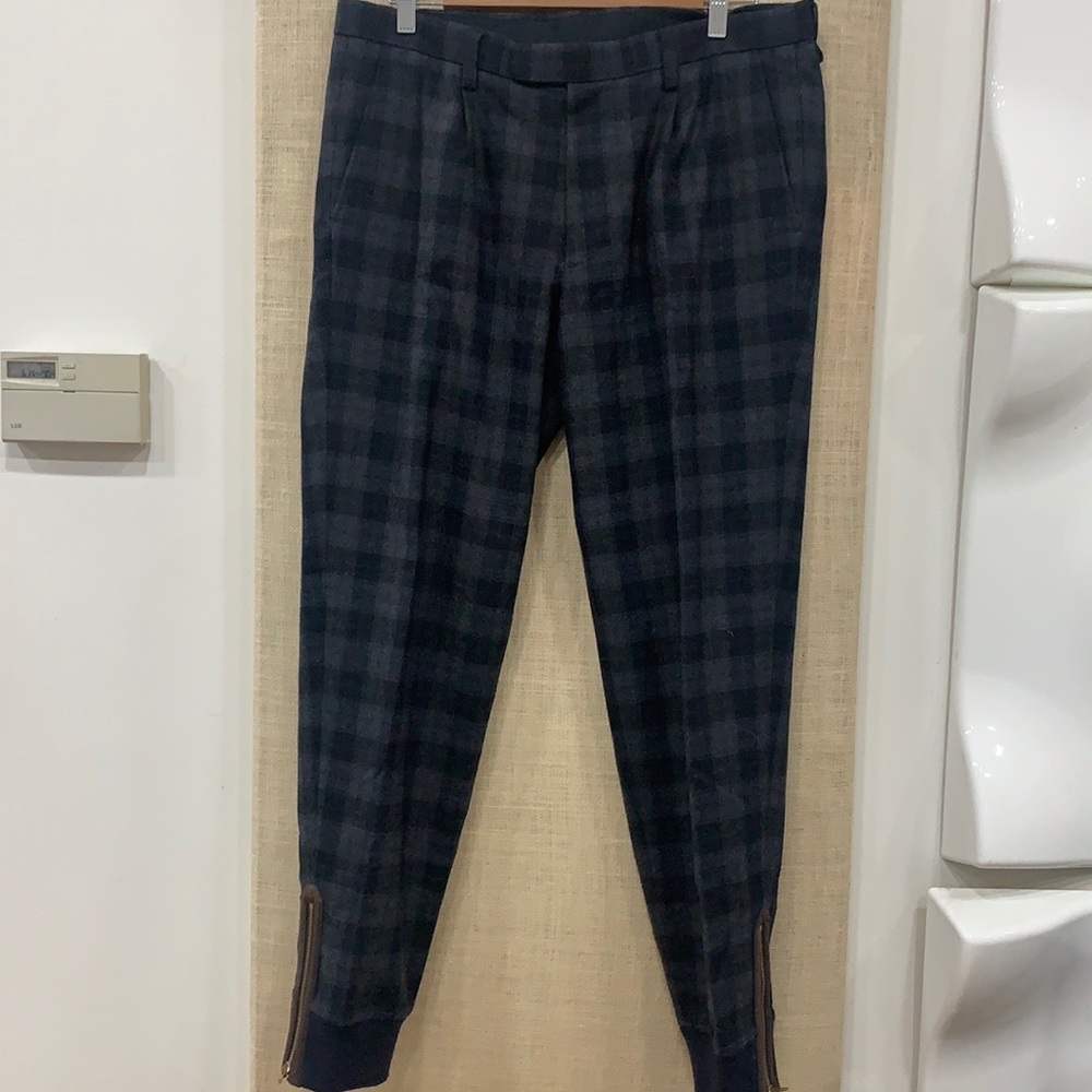 - Like new Kolor japan wool zipper bottom detail